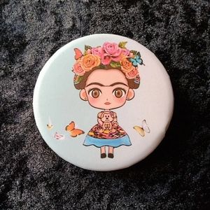 Frida compact mirror